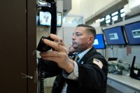 Giới đầu tư hướng sự chú ý vào cuộc họp của Fed